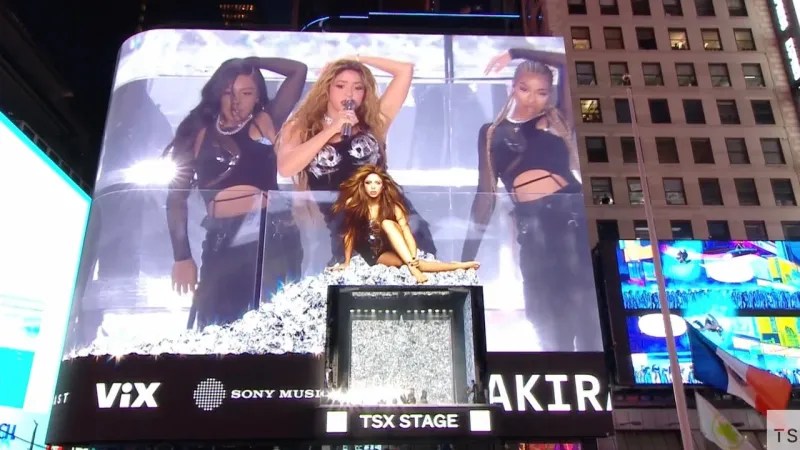 ¡Shakira dio un show sorpresa ante más de 40 mil personas en Times&nbsp;Square!