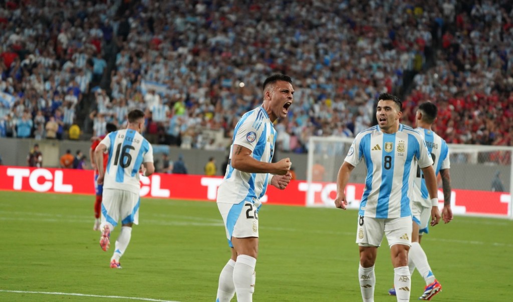 Con un agónico gol en los últimos minutos, Argentina ganó y se mete en los cuartos de final de la Copa América&nbsp;2024