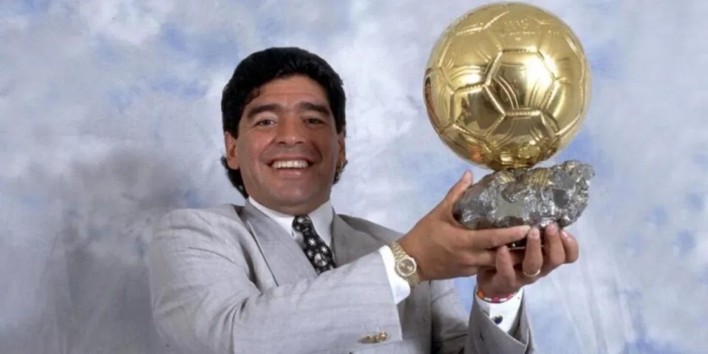 Una demanda de los herederos prohíbe la subasta del Balón de Oro que Maradona ganó en&nbsp;1986