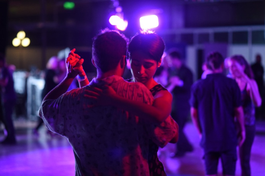 Abrazadxs al Tango llega a Azul con dos días de show, música y baile