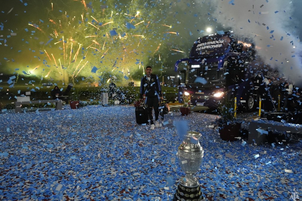 Los bicampeones trajeron la Copa América a Argentina y tuvieron un gran&nbsp;recibimiento