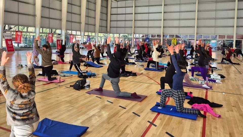El microestadio municipal de Benavídez fue escenario para un nuevo encuentro de&nbsp;yoga