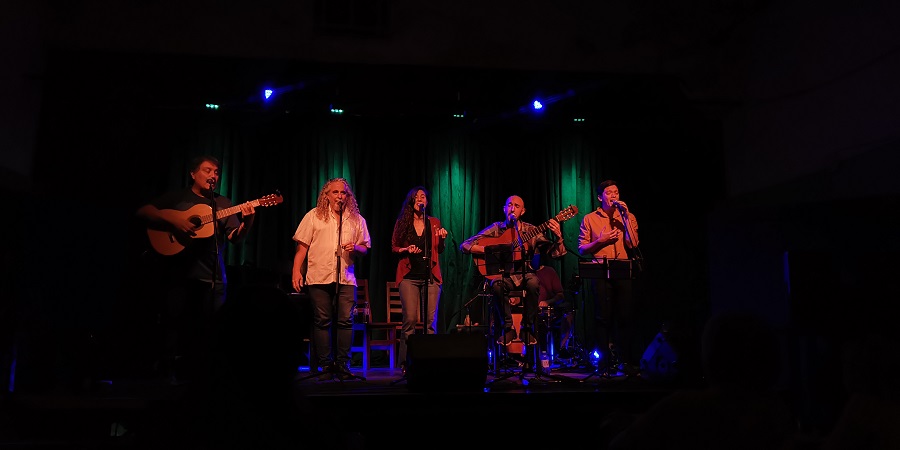 El Grupo folklórico Santaires se presenta en Parque Centenario