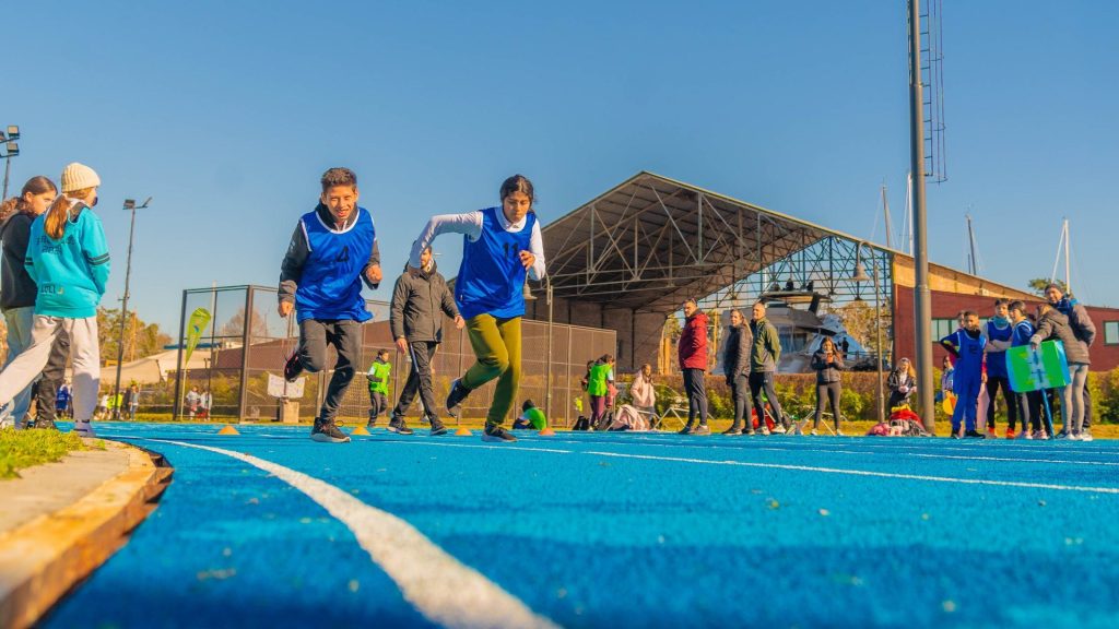 La nueva Pista de Atletismo de San Fernando fue sede de finales regionales de los JEBO&nbsp;2024