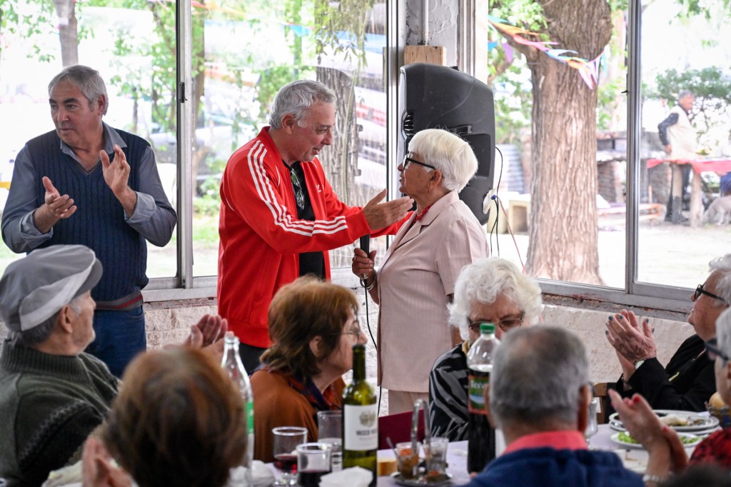 Julio Zamora acompañó el 37° aniversario del Centro de Jubilados y Pensionados «La Armonía» de Dique&nbsp;Luján