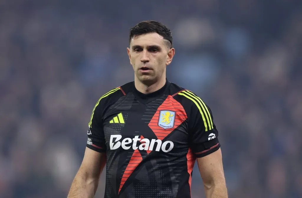 Una leyenda del fútbol criticó al «Dibu» Martínez: «No creo que esté en top 10 de los mejores arqueros del&nbsp;mundo»