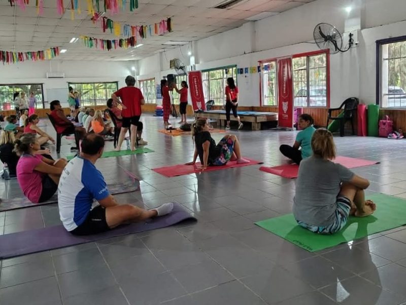 Vecinos y vecinas disfrutaron del primer encuentro de yoga del Municipio de Tigre de este&nbsp;2025