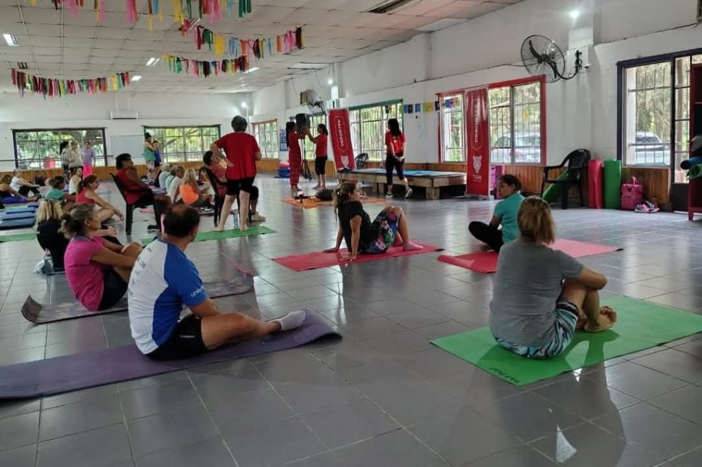 Vecinos y vecinas disfrutaron del primer encuentro de yoga del Municipio de Tigre de este&nbsp;2025